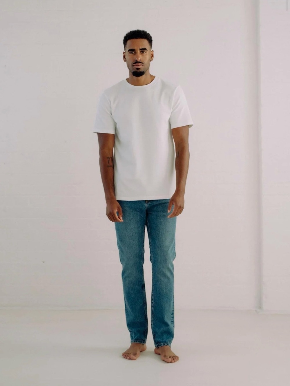 Straight-Leg Men's Jeans in Mid Blue